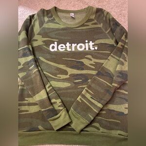 Kiloh and Co women’s medium camouflage Olive Green Sweatshirt